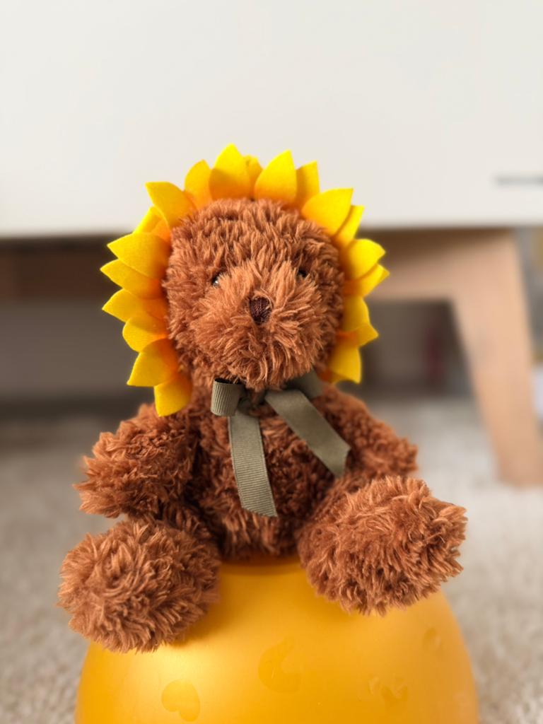 knuffelbeer van Aurora World met een geel zonnebloemhoedje, Ophalen of Verzenden, Zo goed als nieuw, Beer