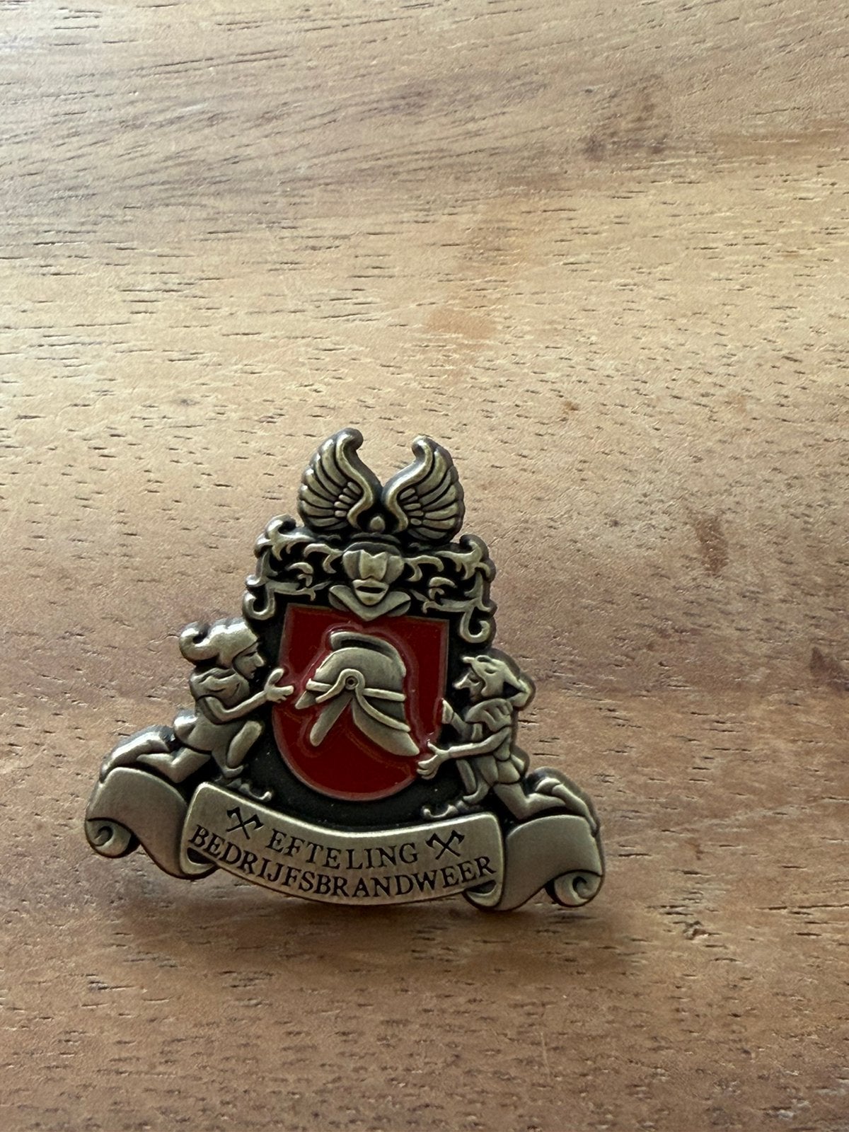 Efteling Brandweer pin, Ophalen of Verzenden, Zo goed als nieuw, Button of Speldje