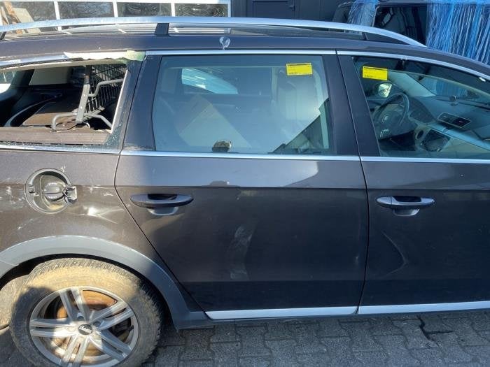 Portier 4Deurs rechts-achter van een Volkswagen Passat (LB8R, Gebruikt, -, -, Ophalen of Verzenden