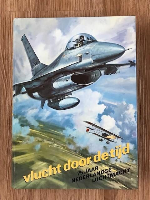 Vlucht door de tijd - 75 jaar Luchtmacht - A.P. De Jong, A.P. De Jong, Niet van toepassing, Ophalen of Verzenden, Zo goed als nieuw