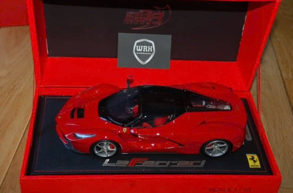 1:18 FERRARI LAFERRARI rosso corsa BBR SCHADE in box WRH, Verzenden, Gebruikt, Auto, Overige merken
