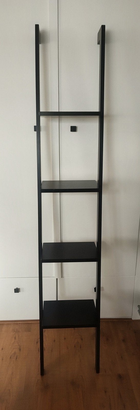 Zwarte decoratie/boekenplank met 4 planken, Ophalen, Zo goed als nieuw