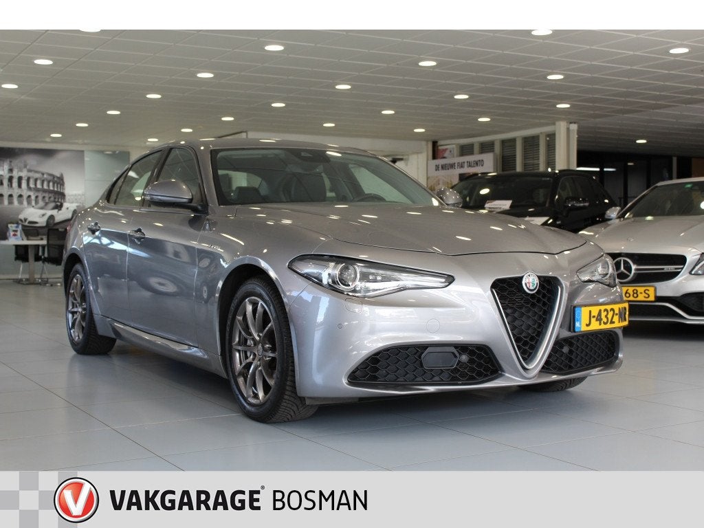Alfa Romeo Giulia 2.0T Super/CARPLAY/CRUISE/CAMERA, 745 kg, 4 cilinders, 1404 kg, 1600 kg