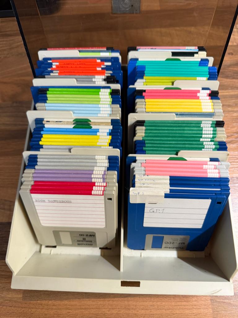 Ruim 80 Amiga diskettes met spellen en software, Ophalen of Verzenden