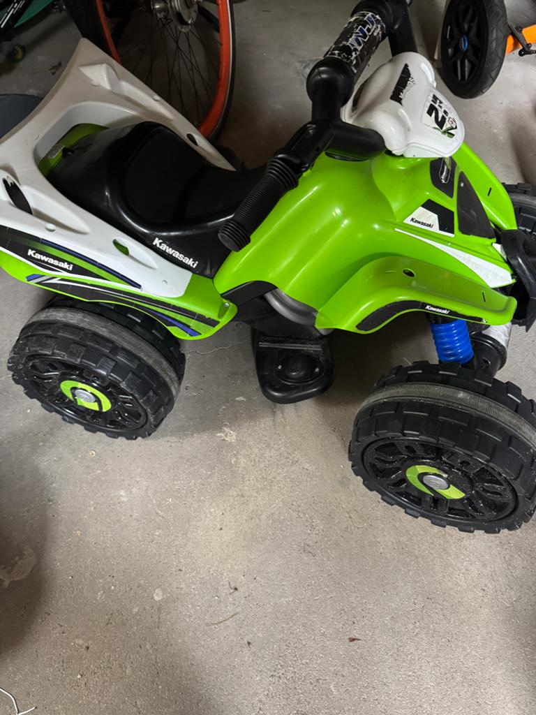 Kawasaki 12v elektrische kinderquad - Groen/Wit, Kinderen en Baby's, Ophalen, Gebruikt
