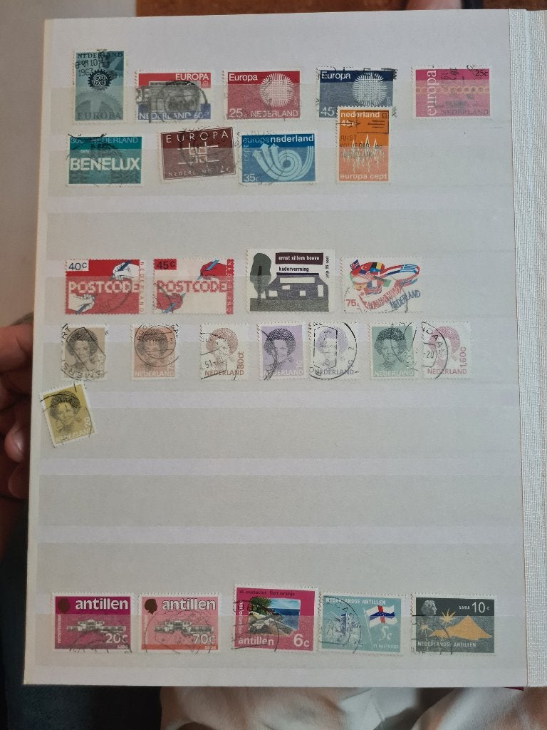 Postzegels - album + doos, Postzegels en Munten, Postzegels | Volle albums en Verzamelingen, Ophalen, Buitenland