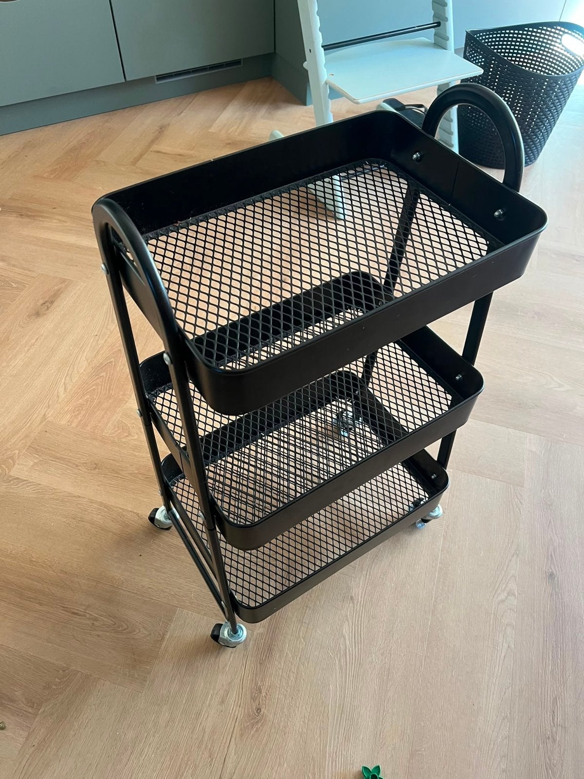 Zwarte KANSTRUP trolley / roltafel met 3 etages, Ophalen of Verzenden, Zo goed als nieuw