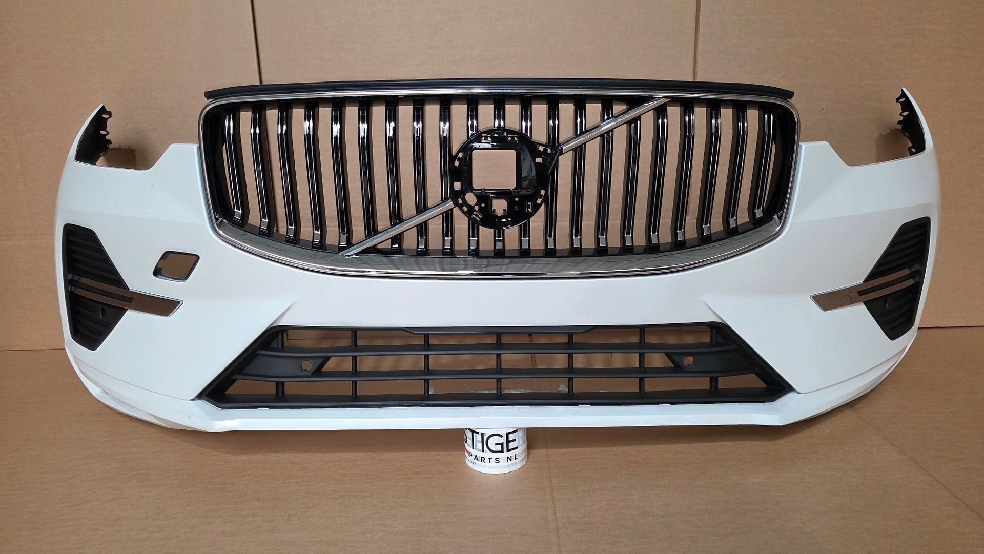 Voorbumper Volvo XC60 II Facelift 2021-2025 FACELIFT BUMPER, Gebruikt, -, Voor, Ophalen of Verzenden