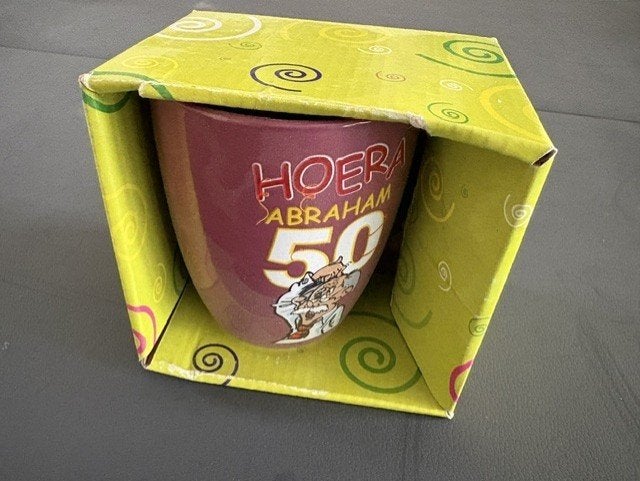 abraham mok hoera abraham 50 nieuw in cadeau doos, Hobby en Vrije tijd, Ophalen of Verzenden, Nieuw, Abraham of Sarah