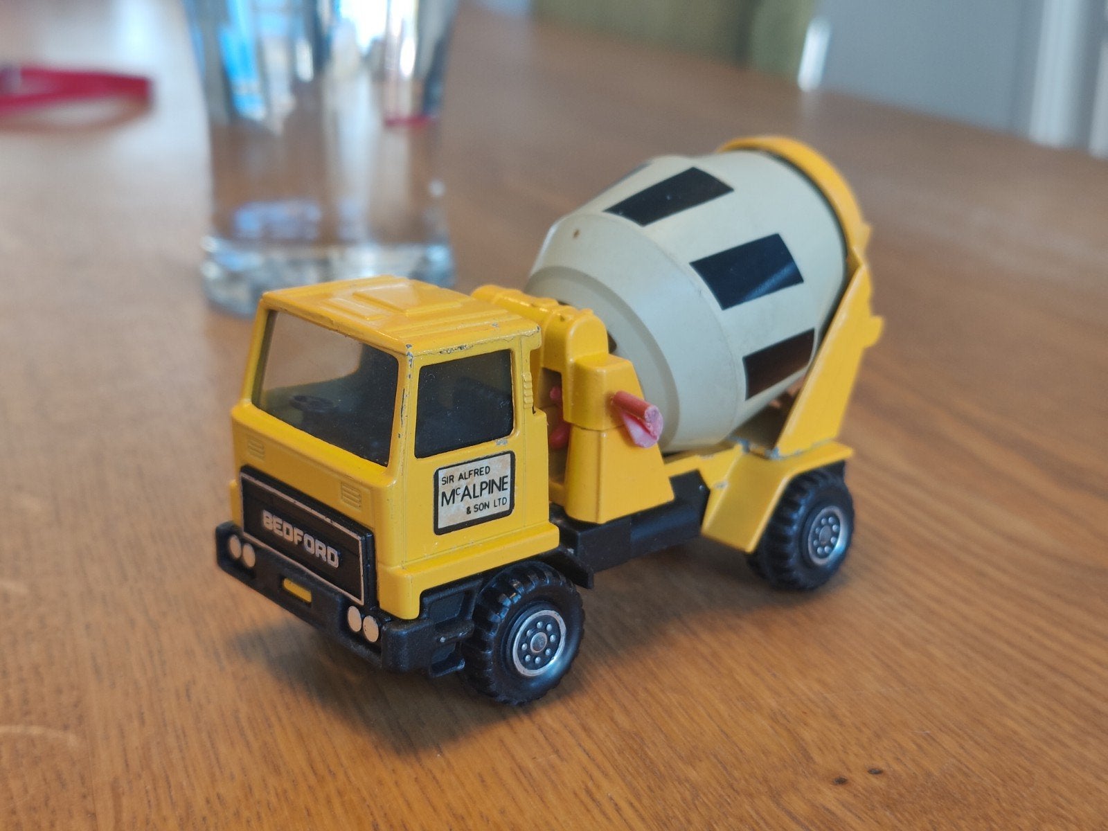 Matchbox Bedford Ready Mix Concrete Truck, Ophalen of Verzenden