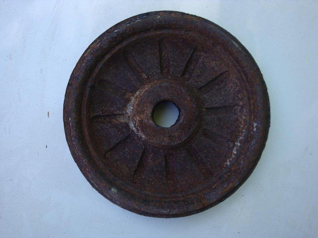 2 antieke ronde muurankers, 22,5 en 25,5 cm doorsnede, Doe-het-zelf en Verbouw, IJzerwaren en Bevestigingsmiddelen, Ophalen, Gebruikt