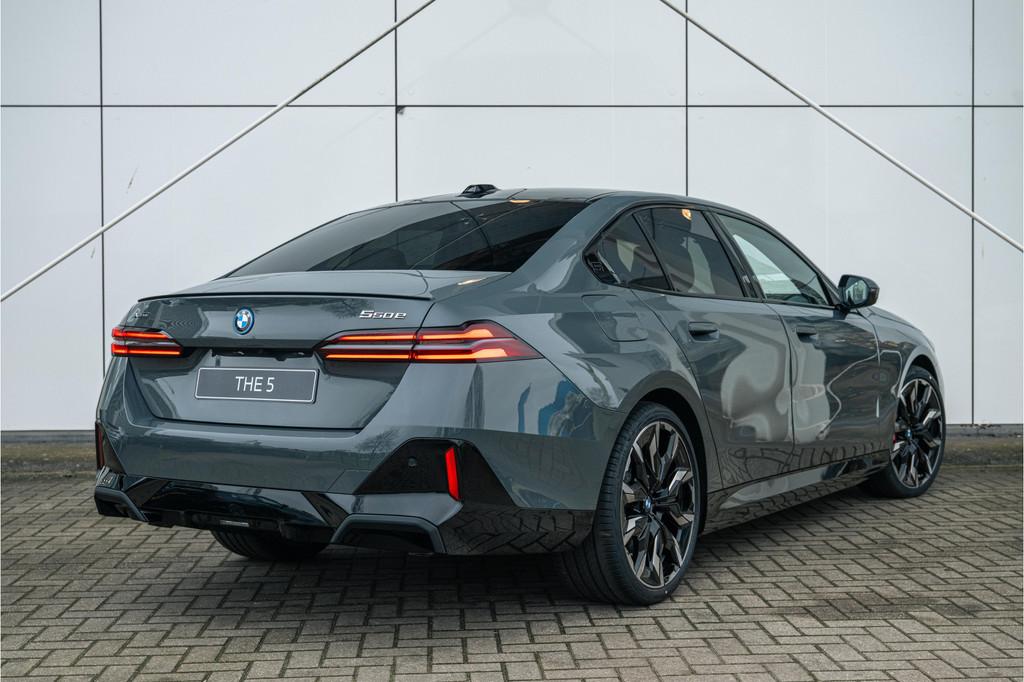 BMW 5 Serie 550e xDrive M Sport Automaat / Panoramadak / Tre, Automaat, Zwart, Leder, Bedrijf