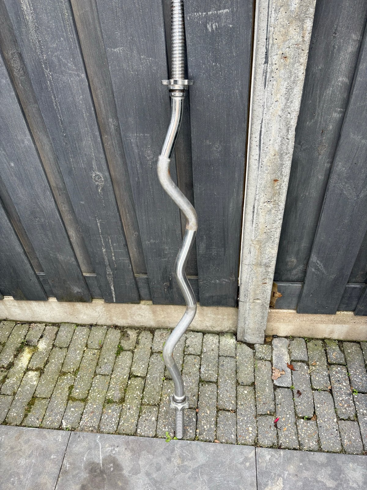 Gebogen halterstang (EZ bar) voor krachttraining, Sport en Fitness, Ophalen, Gebruikt, Armen, Halterstangen