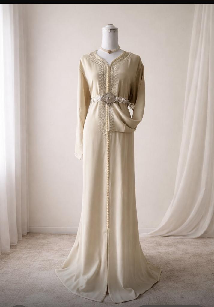 Kaftan te HUUR, Ophalen, Zo goed als nieuw, Maat 38/40 (M), Overige typen