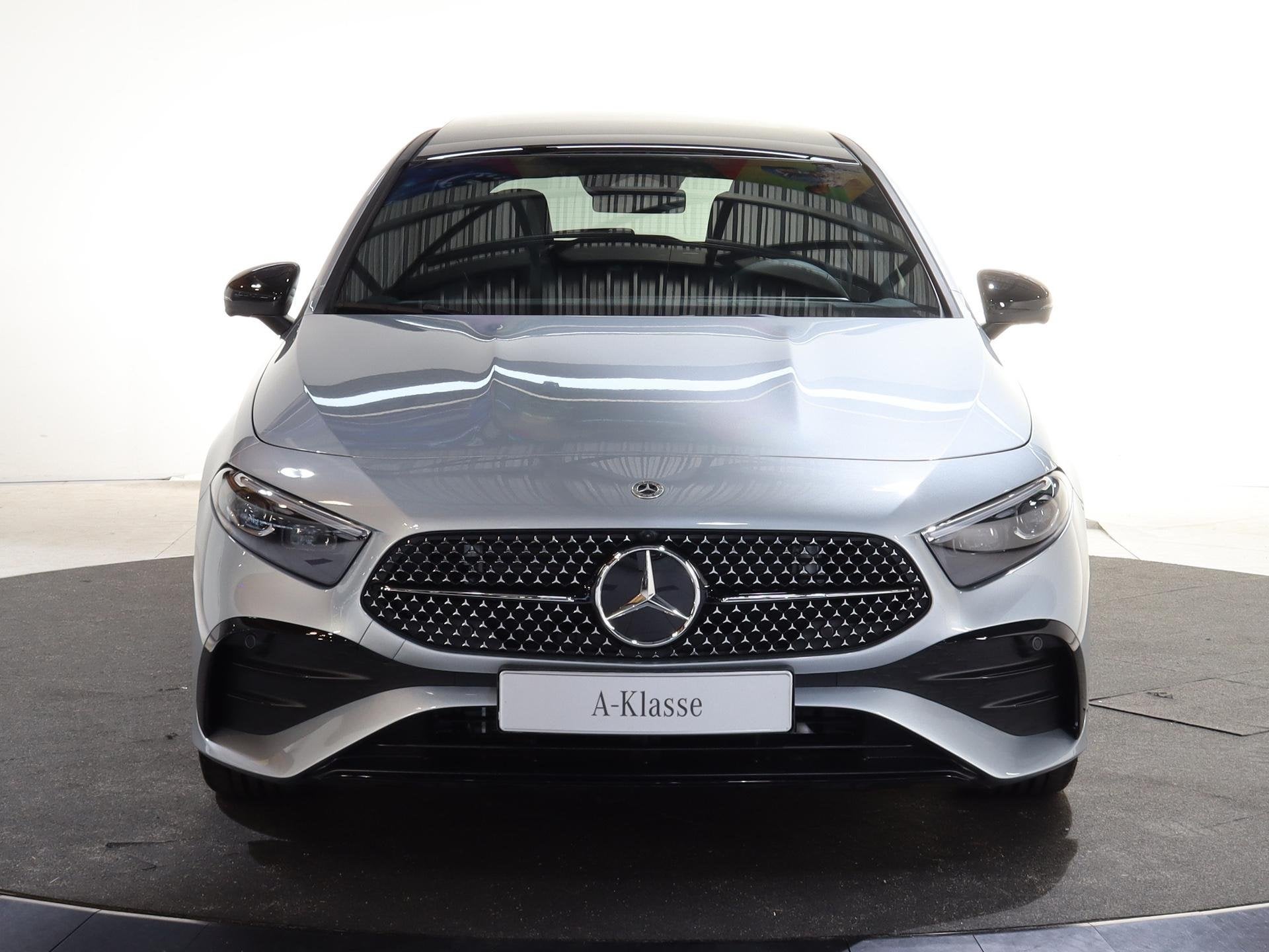 Mercedes-Benz A-klasse 180 Business Solution AMG | Panoramas, Auto's, 136 pk, 4 cilinders, Origineel Nederlands, Zilver of Grijs