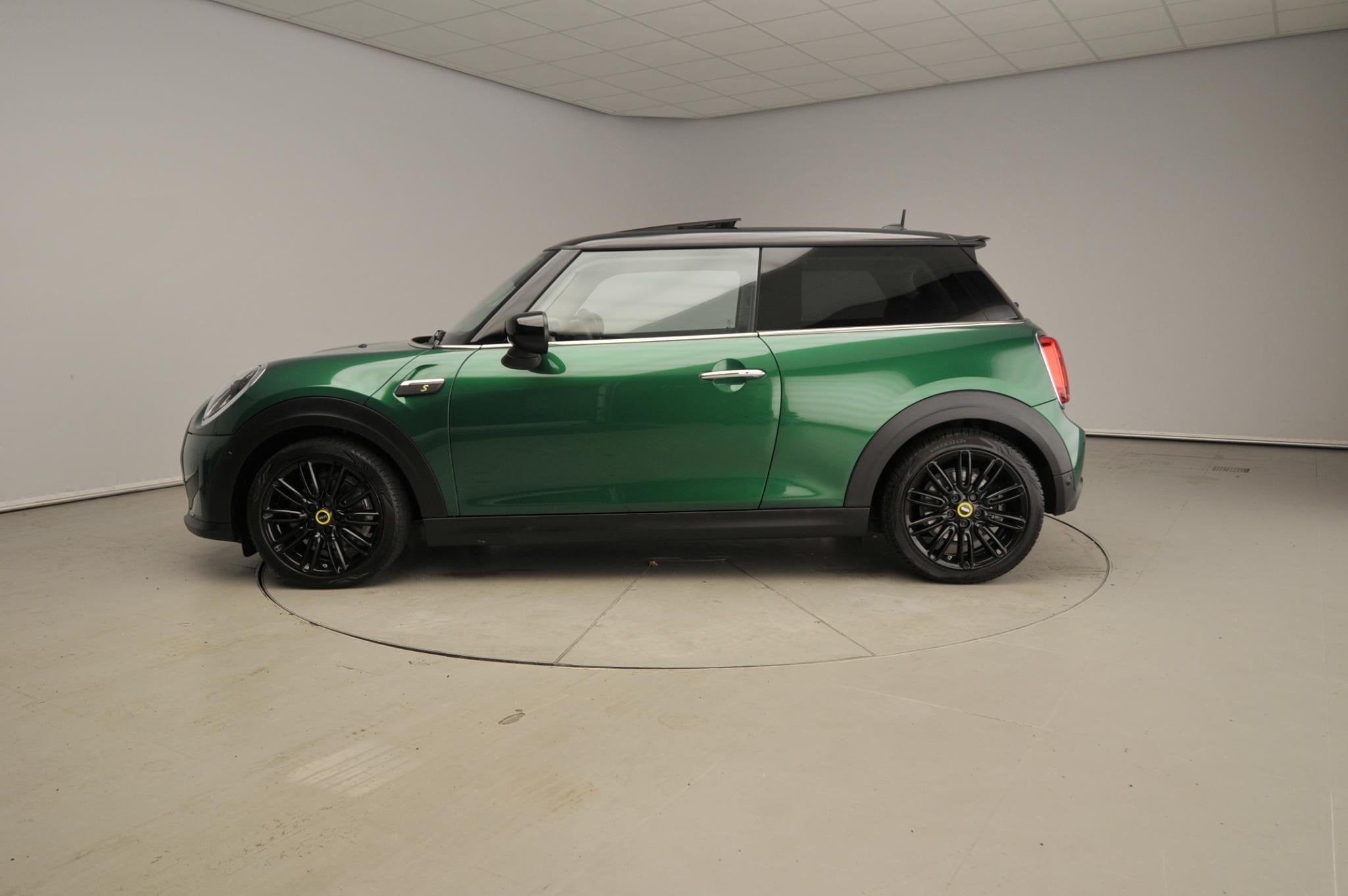 MINI Electric Cooper SE | Classic Uitvoering | Panoramadak |, Auto's, Dealer onderhouden, 4 stoelen, Mini Electric, 184 pk