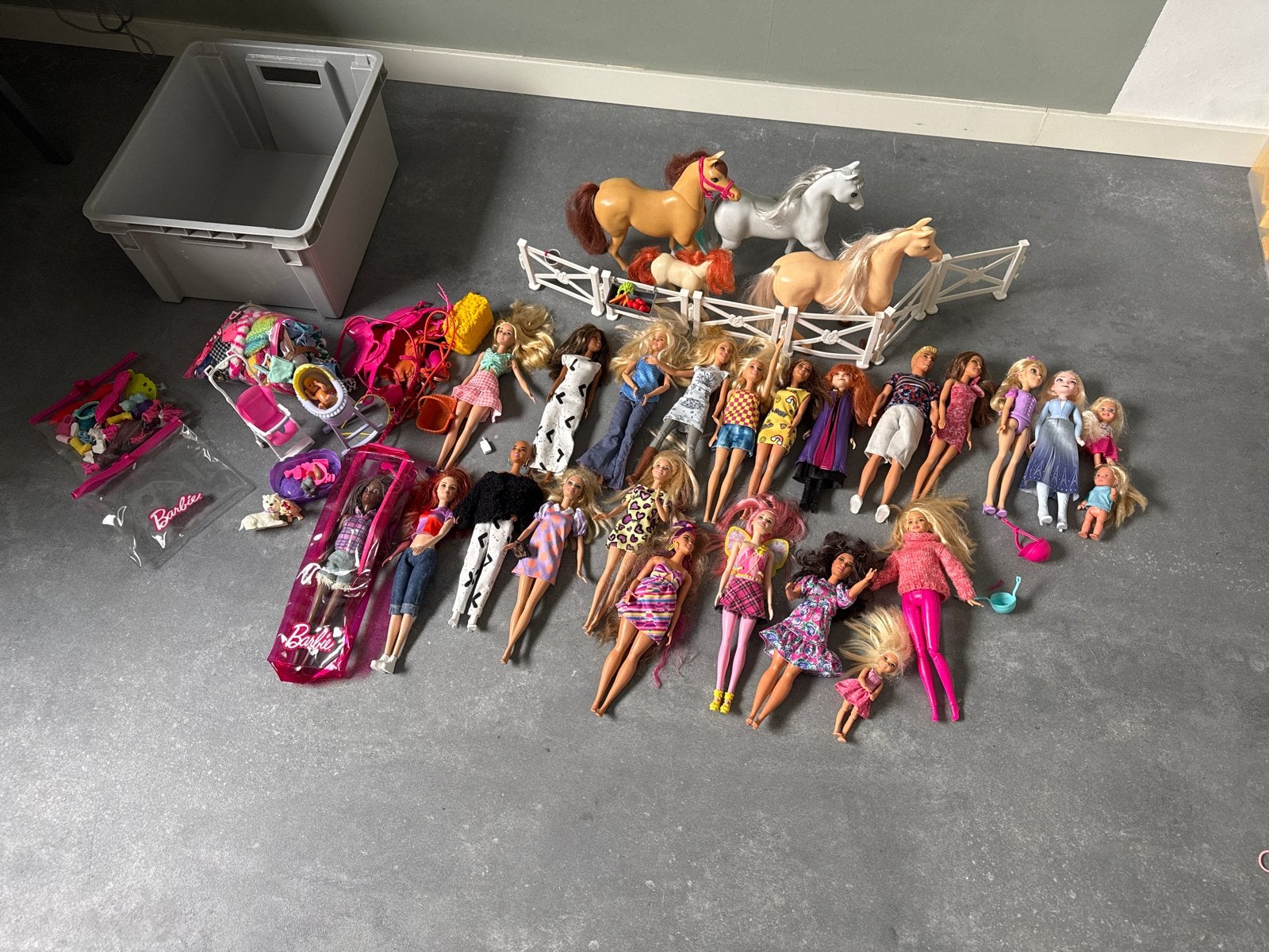 Grote collectie Barbie poppen, paarden en accessoires, Ophalen of Verzenden, Gebruikt, Barbie