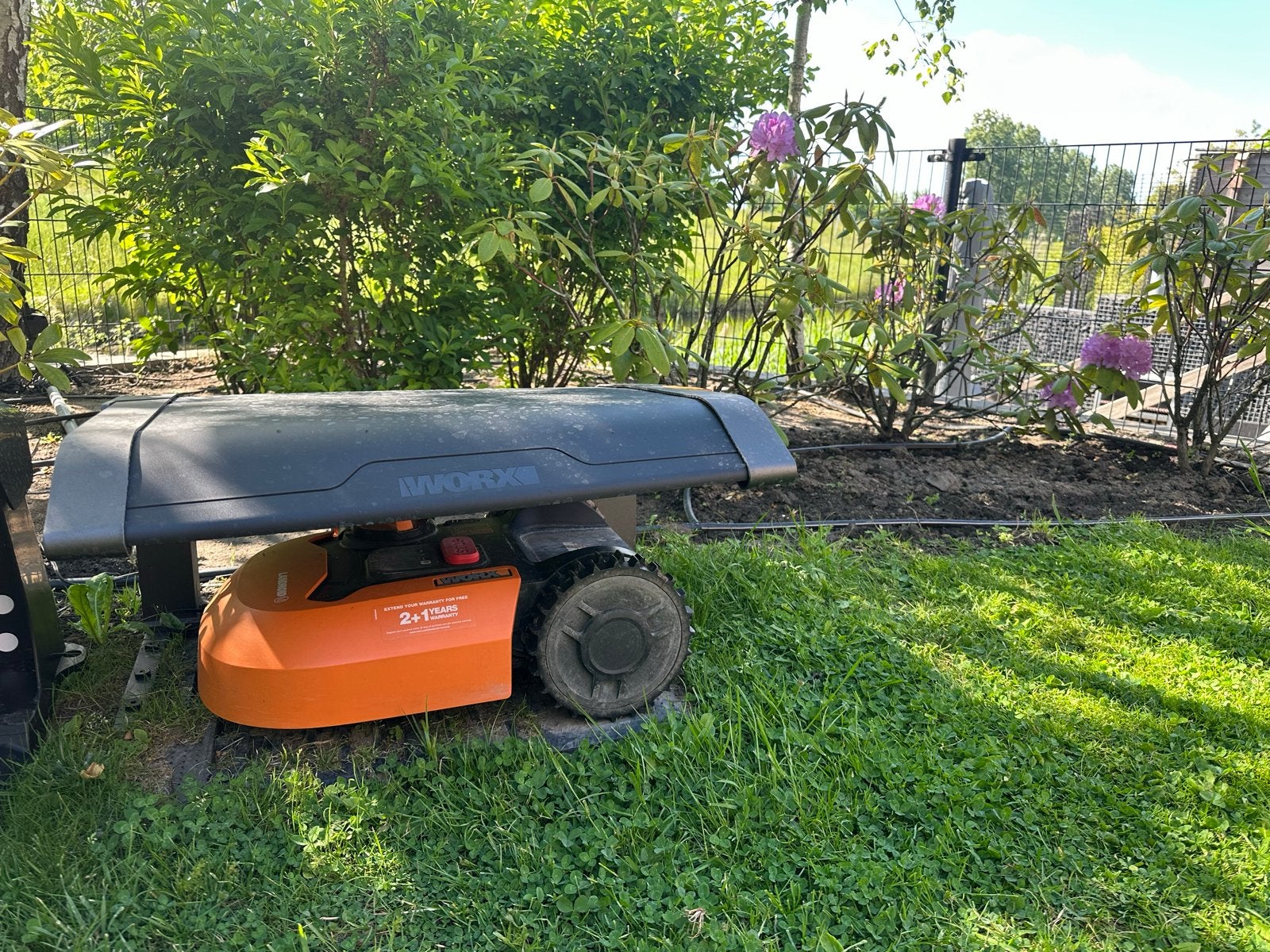 Worx Landroid M500 robotmaaier met oplaadstation en accu, Ophalen, Gebruikt, Minder dan 30 cm, Accu-grasmaaier
