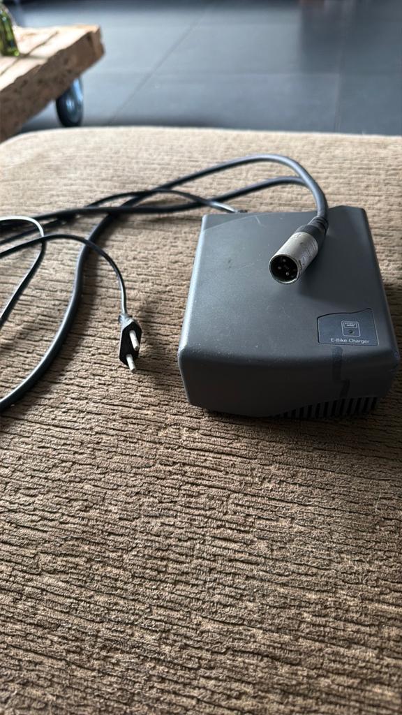 Originele acculader  sparta/koga elektrische fiets, Fietsen en Brommers, Fietsonderdelen, Ophalen of Verzenden, Gebruikt, Elektrische fiets