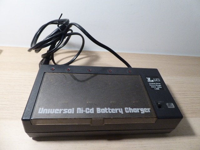Universele batterij oplader, Audio, Tv en Foto, Opladers, Ophalen of Verzenden, Zo goed als nieuw