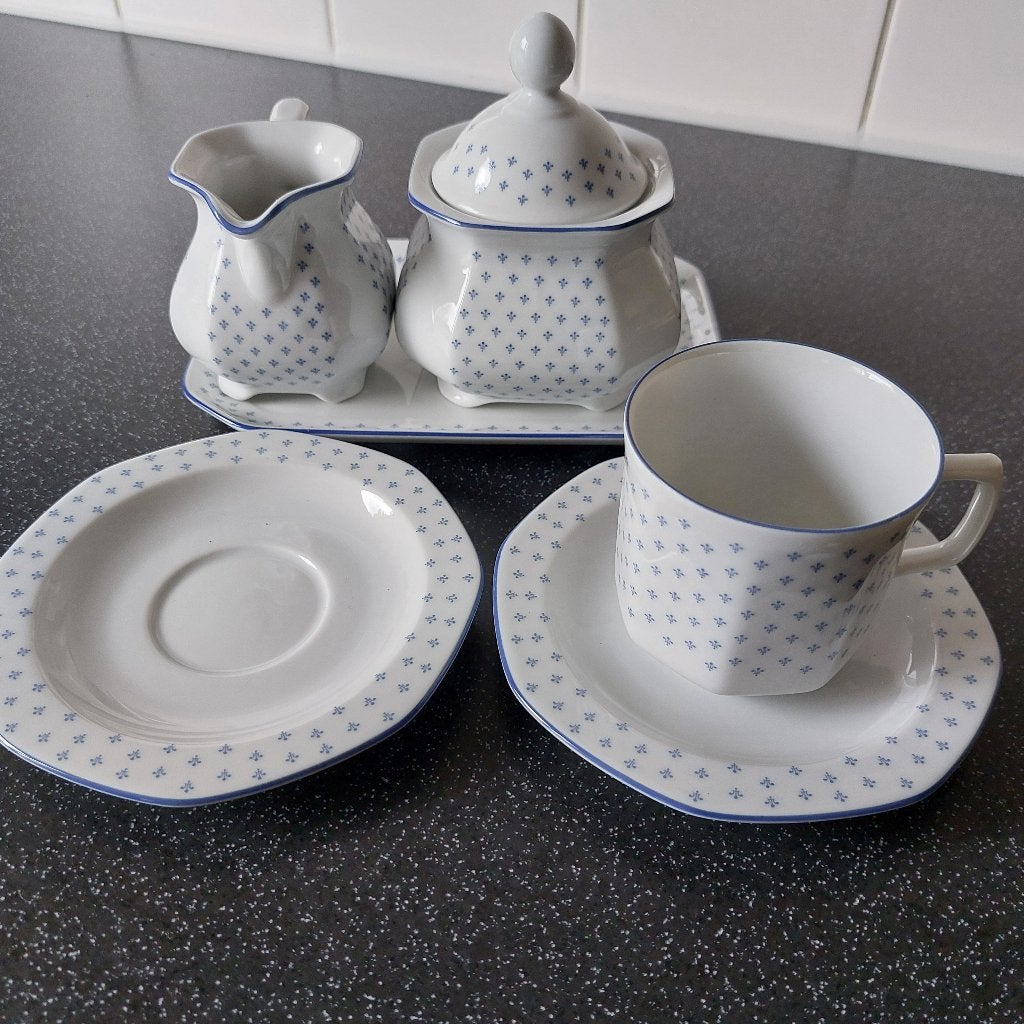 Douwe Egberts kop en 2 schoteltjes en roomstel, Overige merken, Ophalen of Verzenden, Overige stijlen, Kop(pen) en/of Schotel(s)