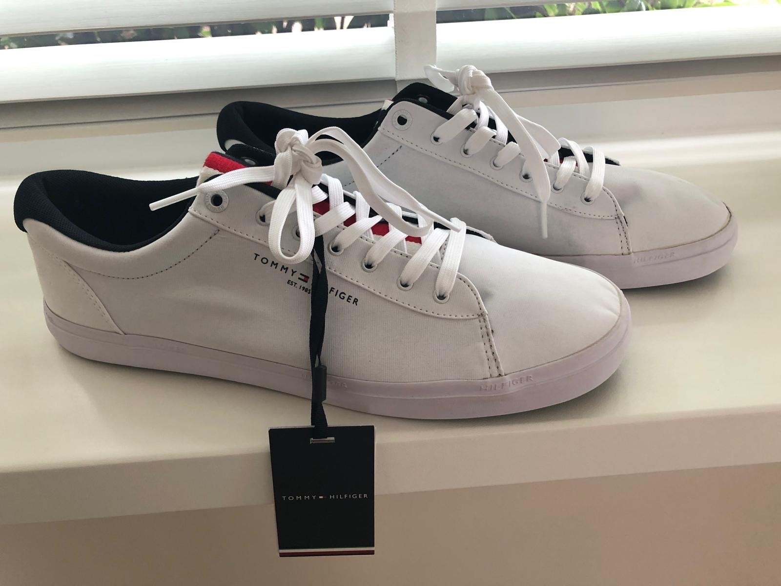 Nieuwe Tommy Hilfiger sneakers - Maat 43, Wit, Nieuw, Ophalen of Verzenden, Sneakers of Gympen