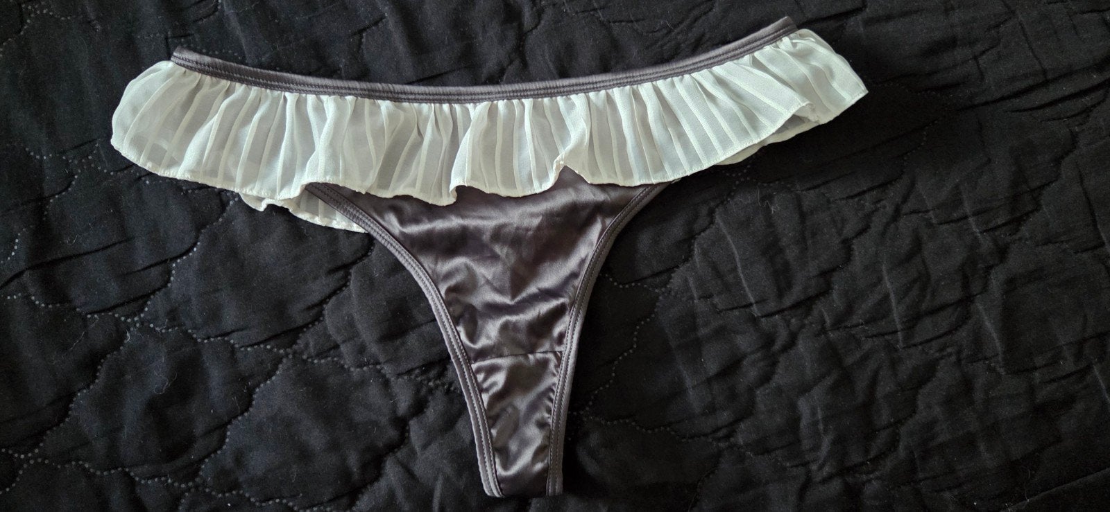 Elegante grijze string met ruches, Hush hush, Ophalen of Verzenden, Grijs, String