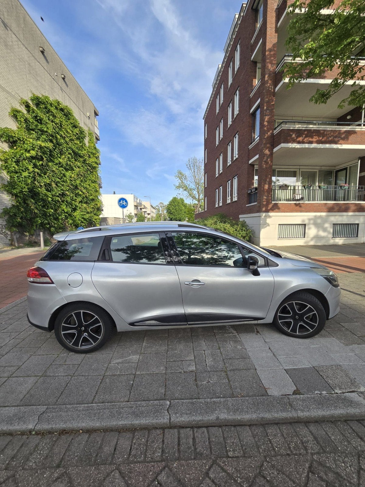Renault Clio 0.9 TCE 90 Estate 2014 Grijs, 898 cc, Handgeschakeld, Particulier, 3 cilinders