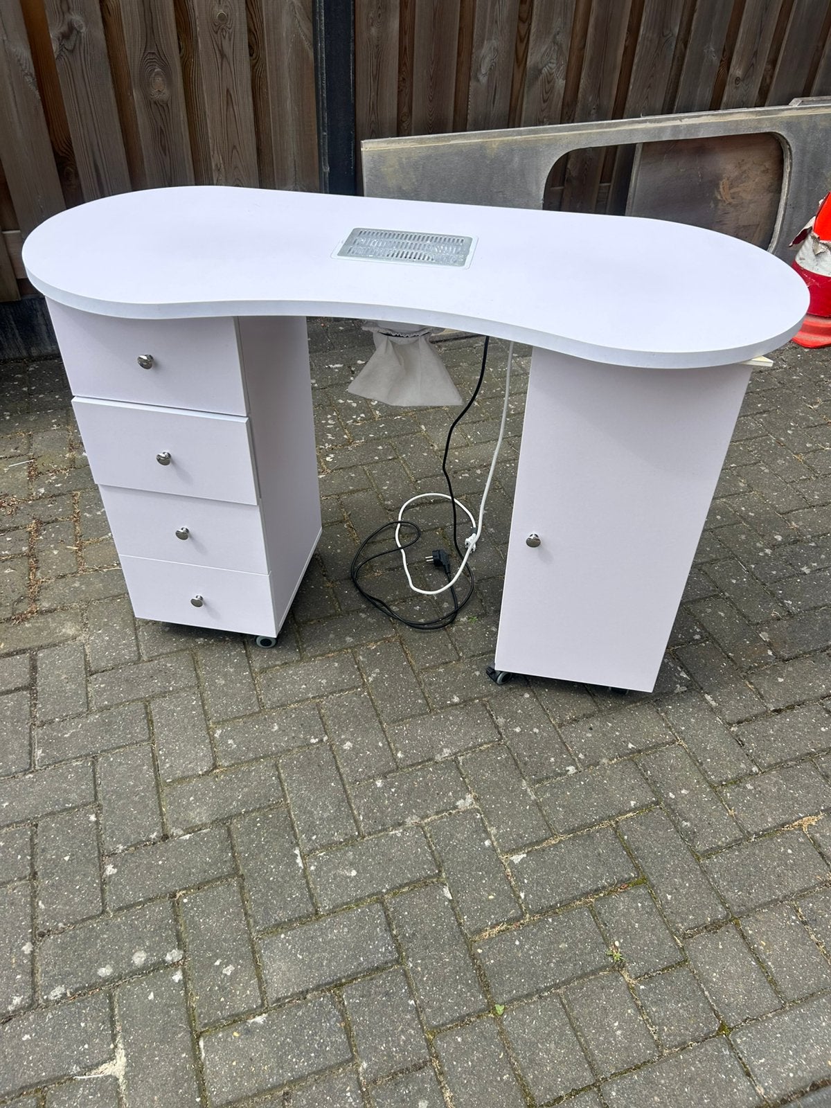 Nagel tafel met afzuiging, Ophalen, Zo goed als nieuw, 50 tot 100 cm, Minder dan 100 cm