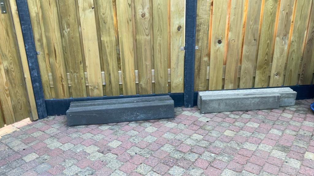 9 trottoirbanden 5 donkergrijs 4 wat lichter, Ophalen, Gebruikt, Beton, Overige typen