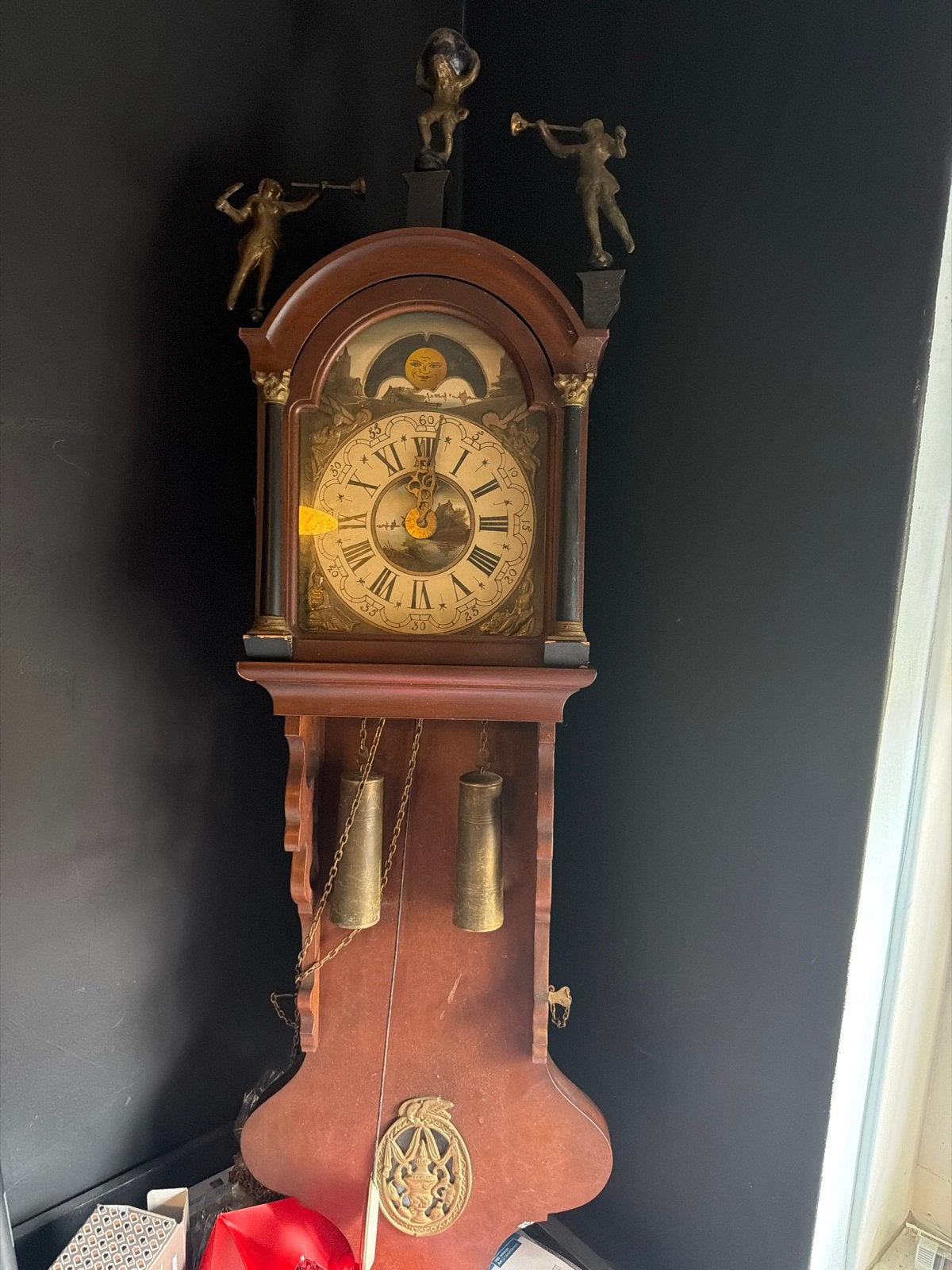 Antieke staande klok met maanfase en decoratieve figuren, Ophalen of Verzenden