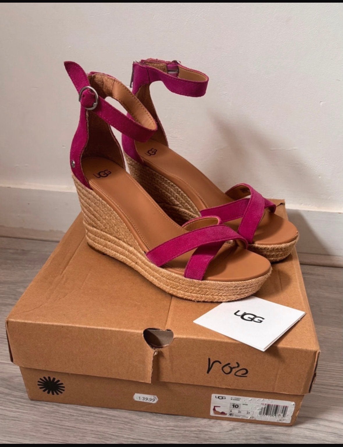 UGG Ezrah sleehak sandalen Roze maat 41, Roze, Gedragen, Sandalen of Muiltjes, Ophalen of Verzenden