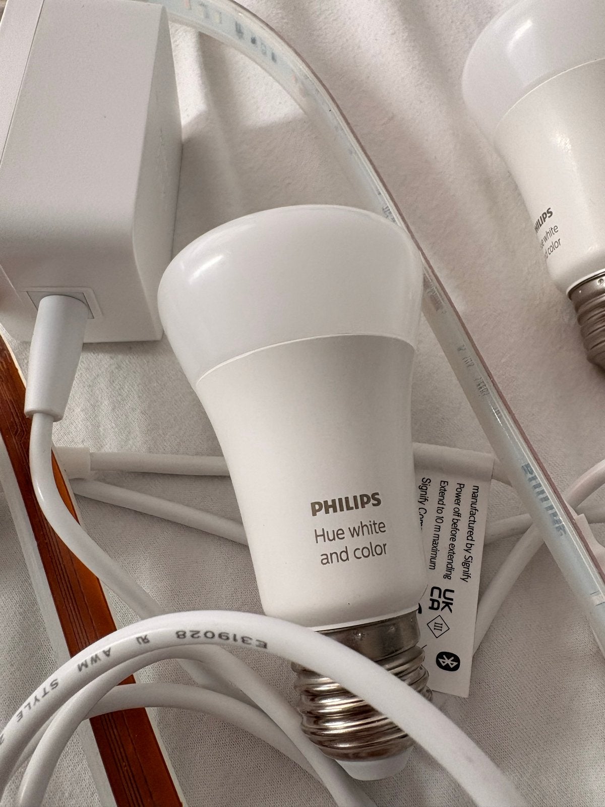 Philips Hue Lightstrip en 3 slimme lampen, Meerkleurig, Dimbaar, E27 (groot), Ophalen of Verzenden