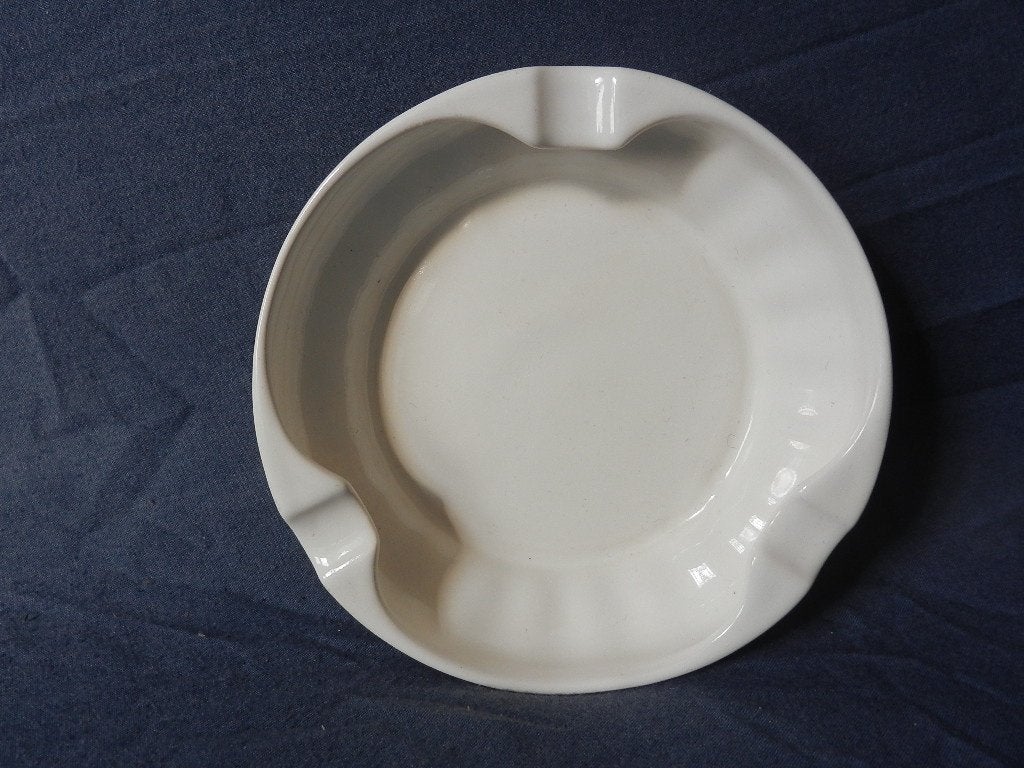 Witte ronde gewelfde asbak Porceleyne Fles Delft 14,5 cm NW, Ophalen of Verzenden
