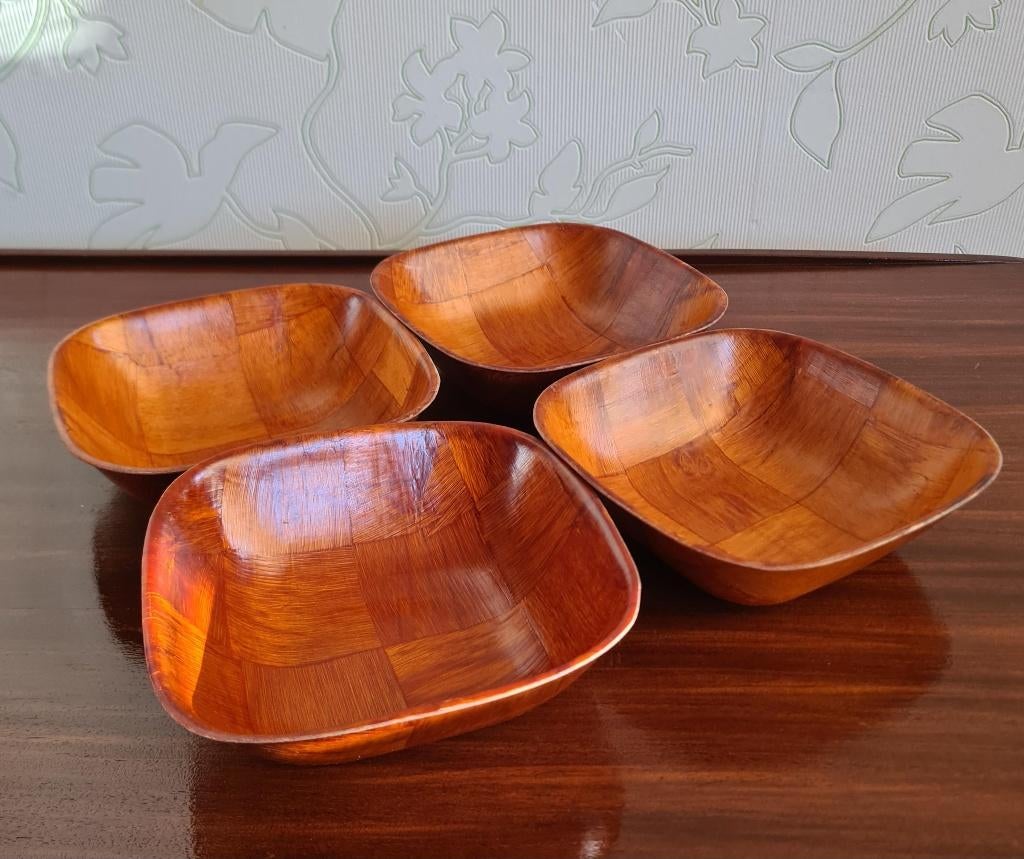 te koop set 4 snackschaaltjes gevlochten hout retro jaren 70, Ophalen of Verzenden, Huis en Inrichting