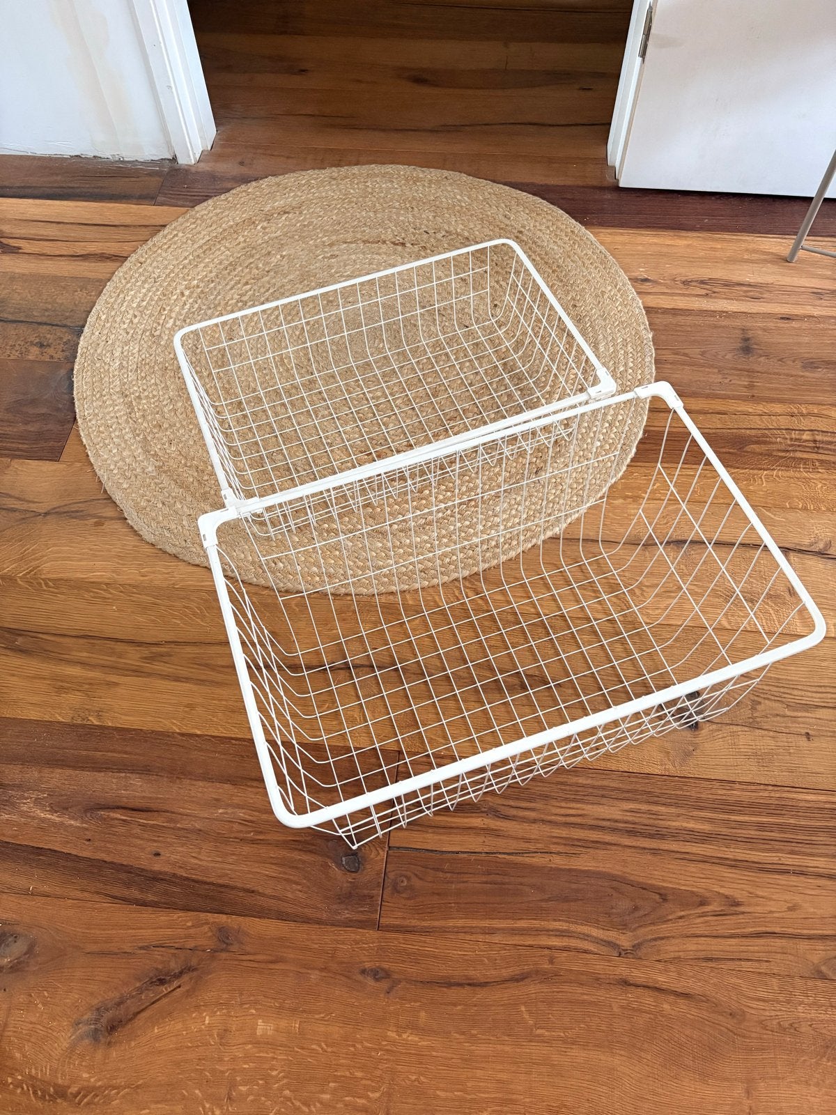 Set van 2 Witte Metalen Opbergmanden, Huis en Inrichting, Woonaccessoires | Schalen en Manden, Ophalen, Overige materialen, Gebruikt