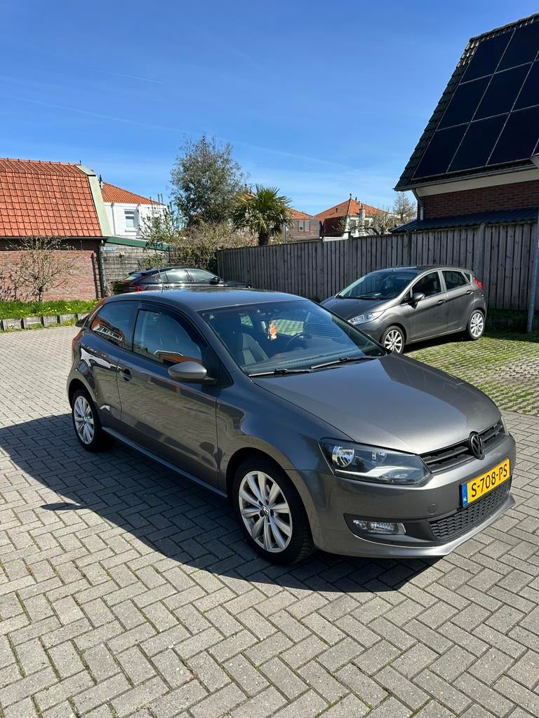 MOOIE POLO 1.2 2010 LICHT METALEN VELGEN Stoelverw Sensoren, Auto's, Voorwielaandrijving, Stof, 40 €/maand, 988 kg