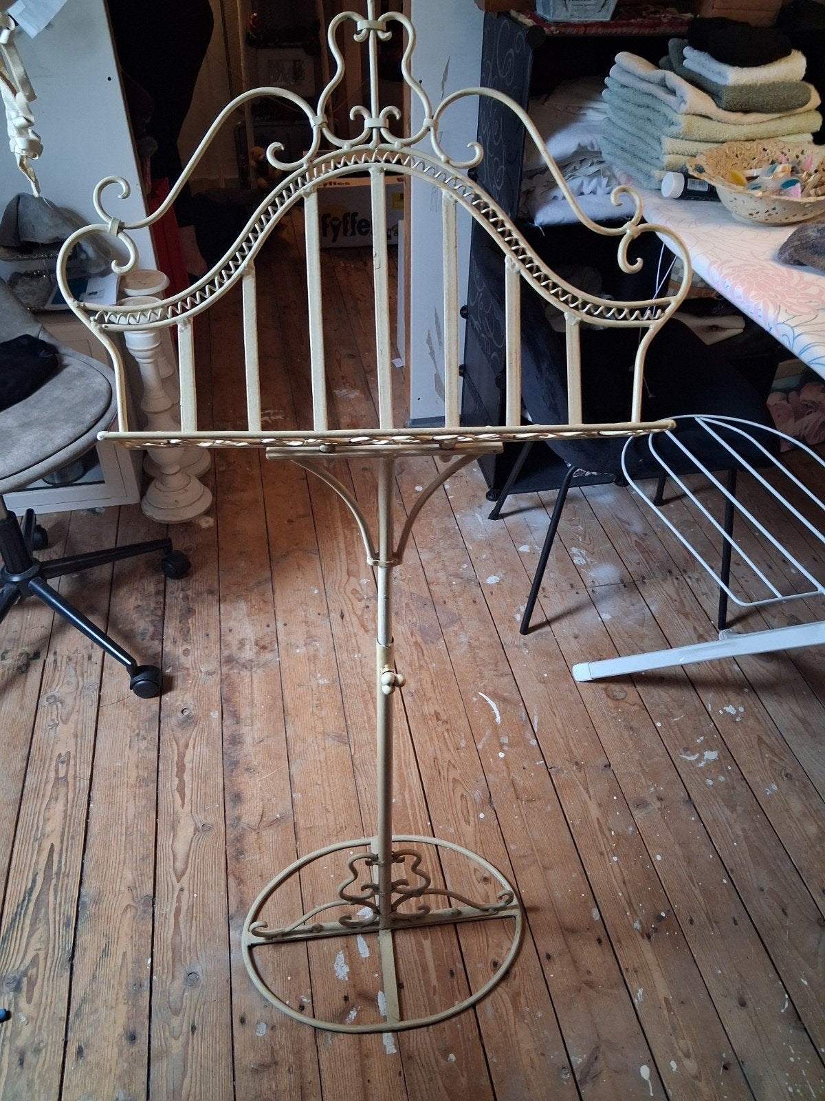 Brocante standaard voor boek, schilderij of muziek, Ophalen