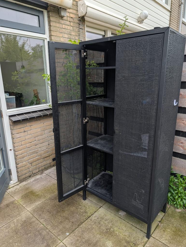 Zwarte Houten Kast met Gaasdeuren, Ophalen, Gebruikt, 50 tot 100 cm, 25 tot 50 cm