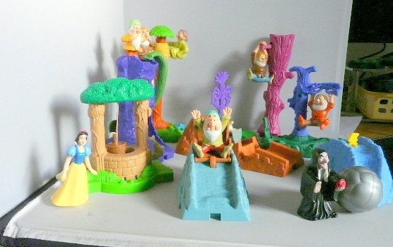 McDonalds 2001 # sneeuwwitje, heks, dwergen en bomen, Verzamelen, Disney, Ophalen of Verzenden, Sneeuwwitje of Doornroosje, Zo goed als nieuw