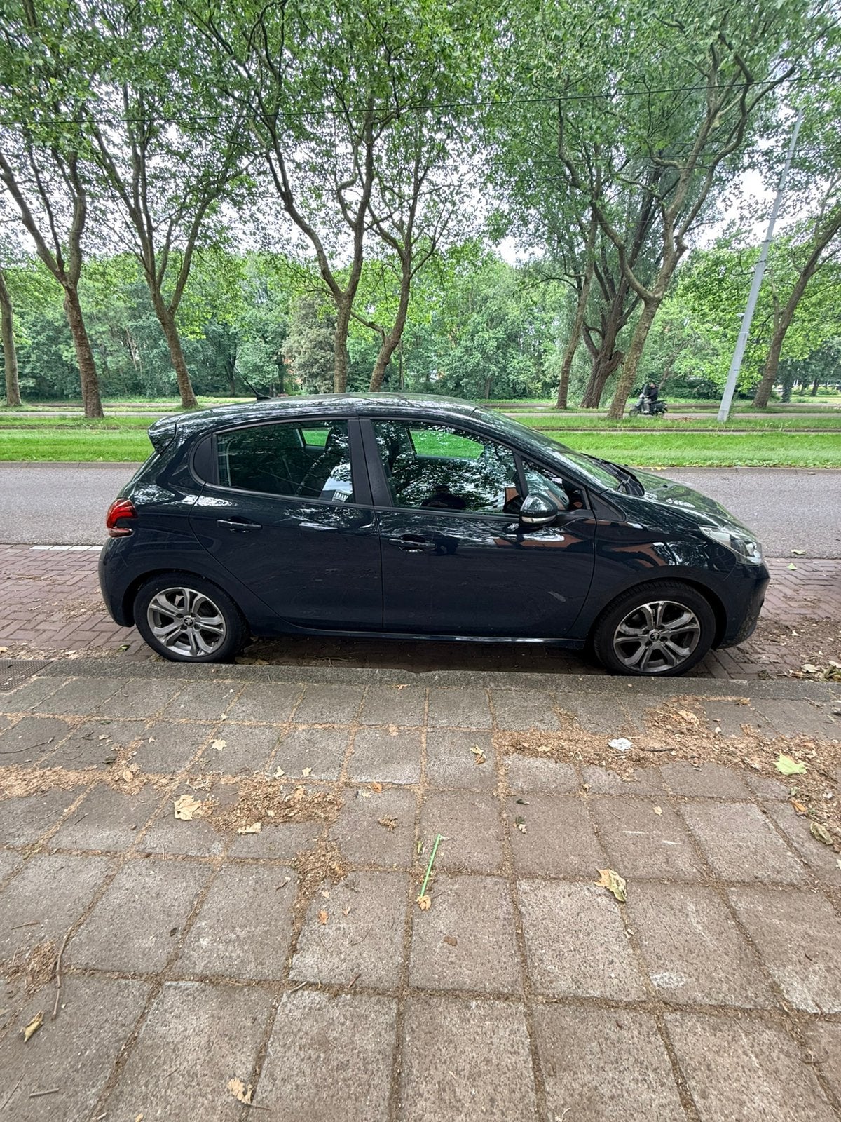 Peugeot 208 1.2 VTI 60KW/82PK 5-D 2017 Grijs EXPORT!, Auto's, Voorwielaandrijving, 31 €/maand, 1199 cc, 23 km/l