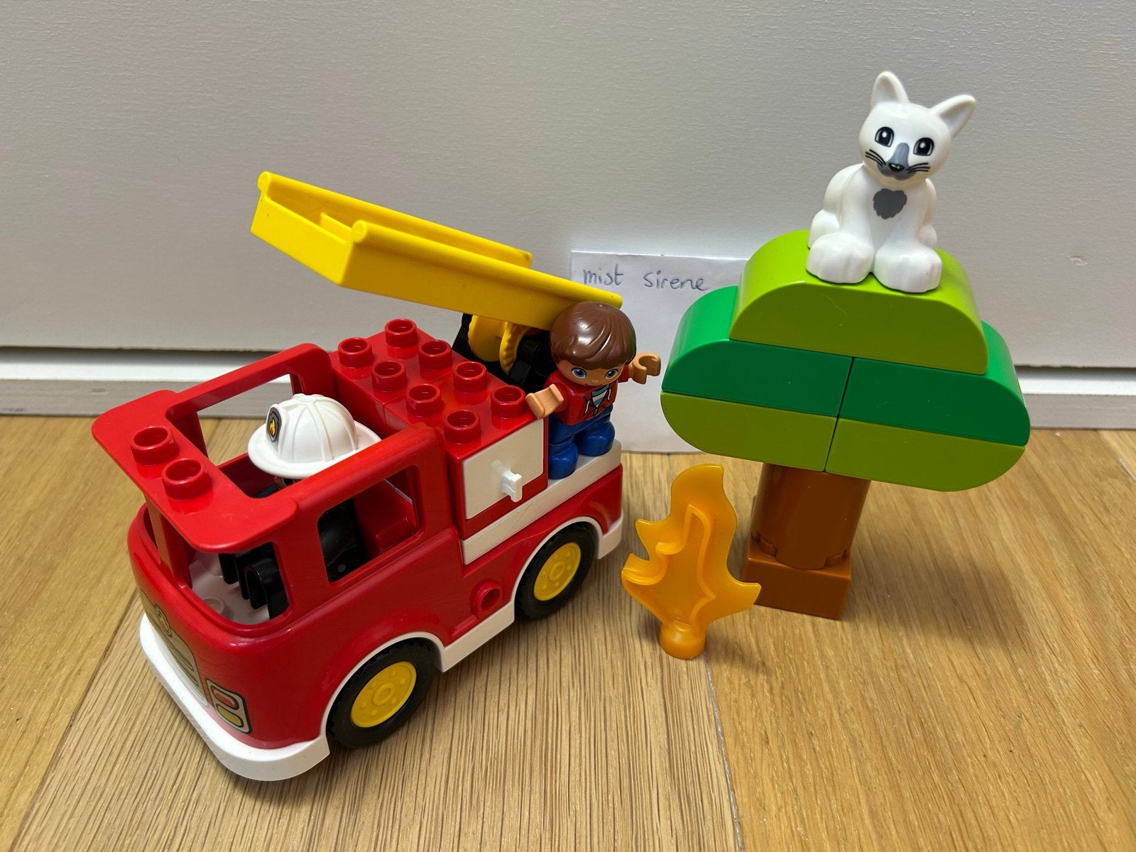 Duplo Brandweerwagen met brandweerman en kat in de boom, Inclusief minifiguren, Gebruikt, Ophalen of Verzenden, Duplo