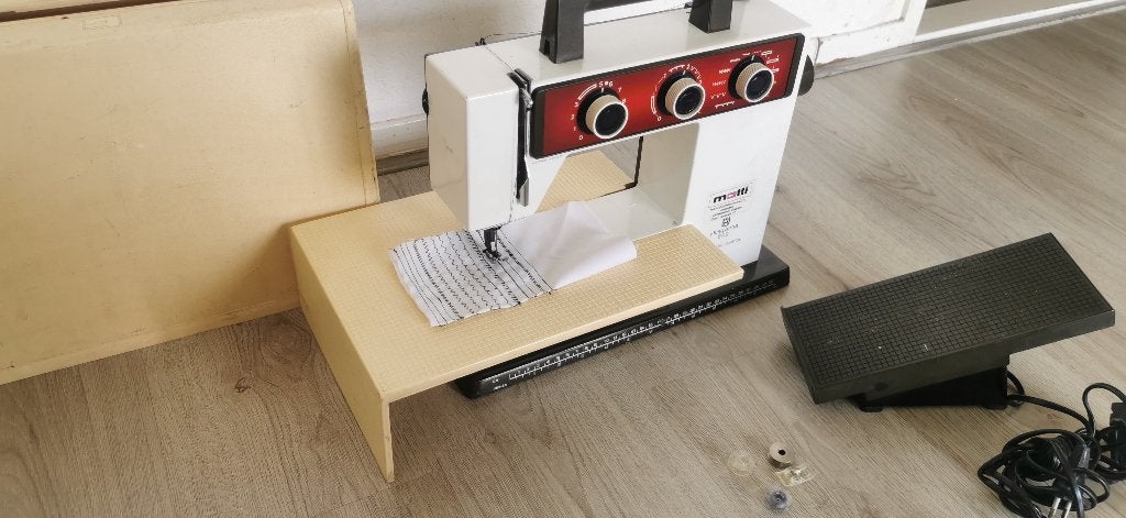 Naaimachine Husqvarna 5710, Ophalen of Verzenden, Zo goed als nieuw, Naaimachine, Husqvarna