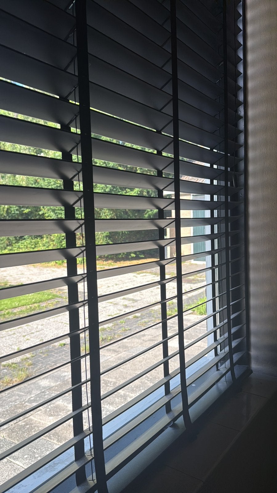 2x Luxaflex zwart, Luxaflex, Ophalen, Zo goed als nieuw, Zwart