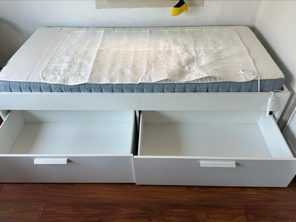 IKEA bed met matras en elektrisch deken, Huis en Inrichting, Gebruikt, 90 cm, Eenpersoons, Wit