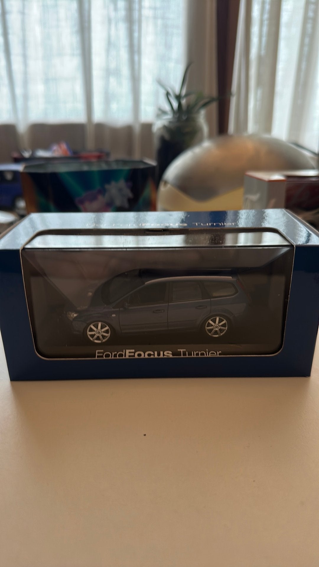 Ford Focus turnier 1:43 minichamps, Verzamelen, Ophalen of Verzenden, Zo goed als nieuw, Steen, Aardewerk of Keramiek