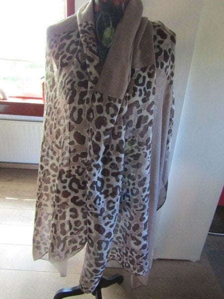 F1054 pashmina sjaal stola bruin taupe animal print, Kleding | Dames, Verzenden, Zo goed als nieuw, Maat 46/48 (XL) of groter