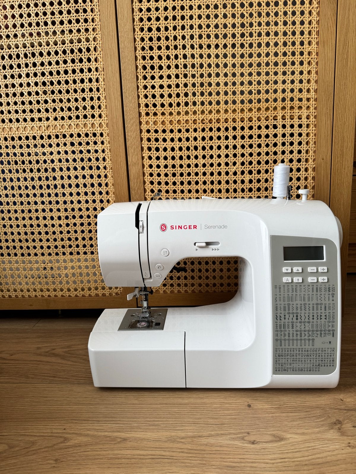 Singer C620L Serenade Naaimachine met Opbergtas, Hobby en Vrije tijd, Naaimachines en Toebehoren, Ophalen, Nieuw, Naaimachine