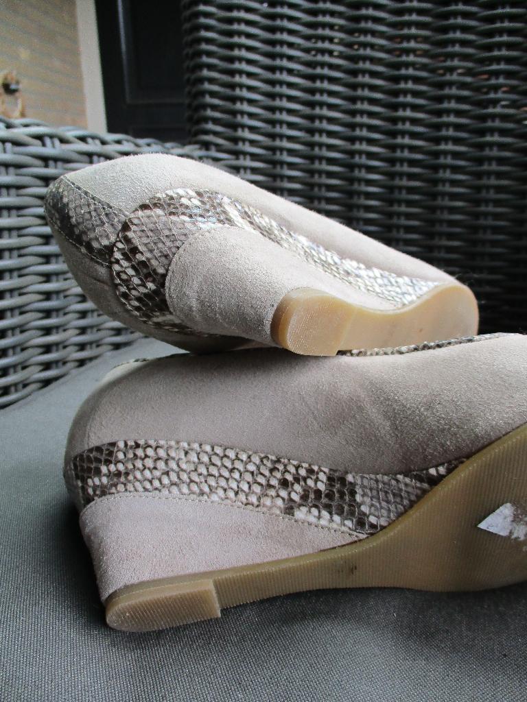 Lilian size 37,5, Kleding | Dames, Schoenen, Pumps, Overige kleuren, Verzenden, Lilian