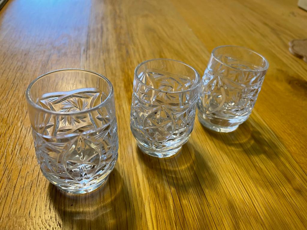Set van 3 geslepen kristallen borrelglaasjes, Antiek en Kunst, Ophalen of Verzenden